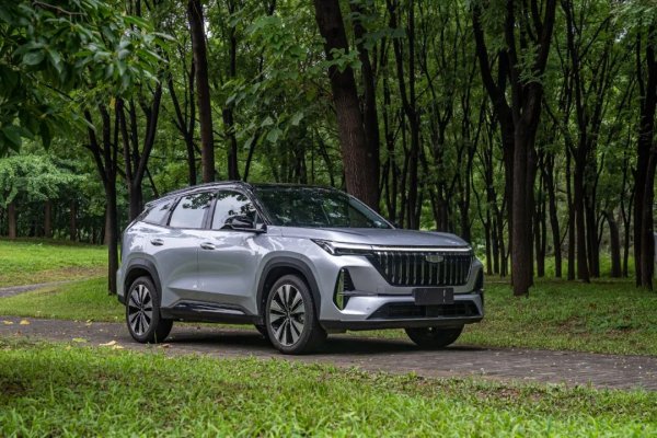 天胜资产 10万级最强国产SUV！2.9米超长灯带 15.4英寸大屏 豪华女王副驾